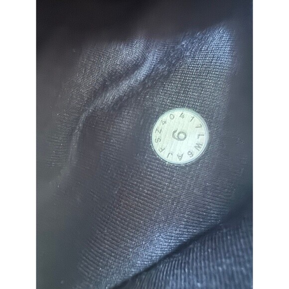 Lululemon On Your Mark 23” crop leggings size 6 - Picture 8 of 9